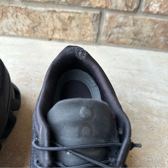 Men’s Cloud On Running Cloud5 All Black Athletic Lacing Speed Shoes Size 9.5 - Picture 8 of 15